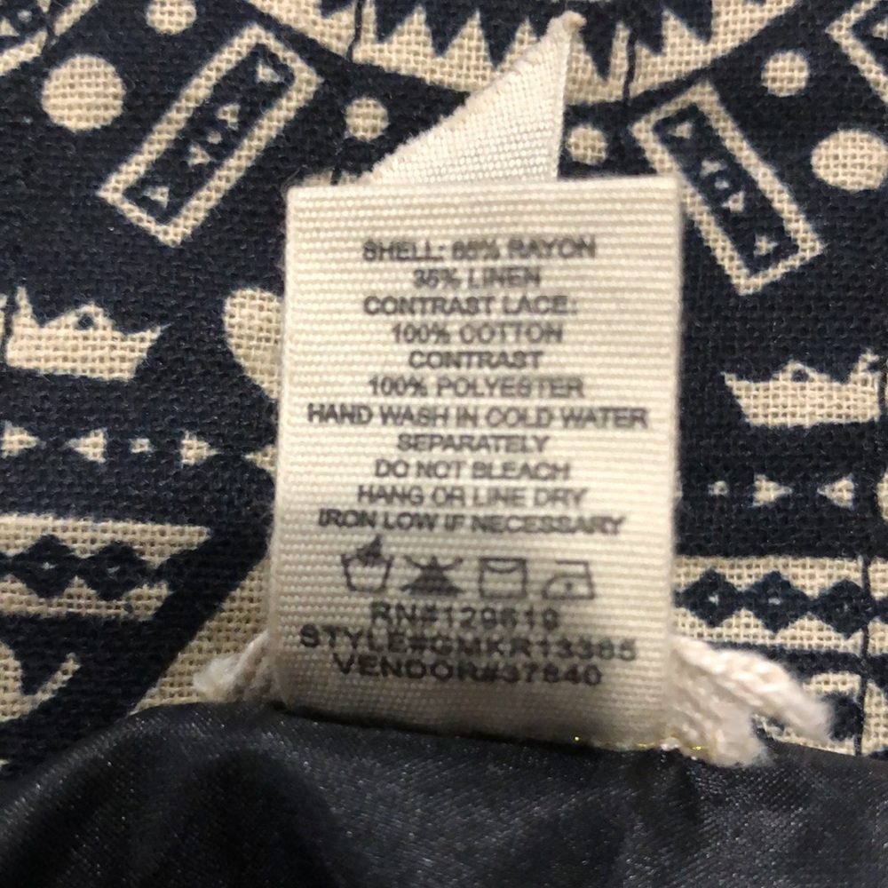 Gimmicks by BKE vest. Size M. - Picture 9 of 9